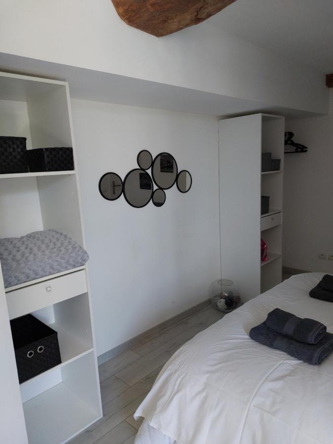 Les Dauphins Apartment Saint-Romain-de-Jalionas Exterior photo