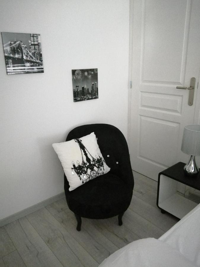 Les Dauphins Apartment Saint-Romain-de-Jalionas Exterior photo