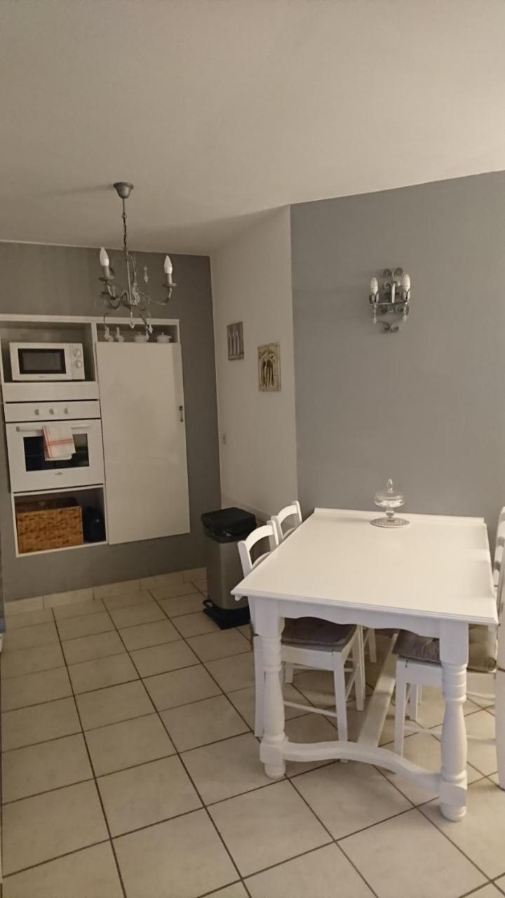 Les Dauphins Apartment Saint-Romain-de-Jalionas Exterior photo